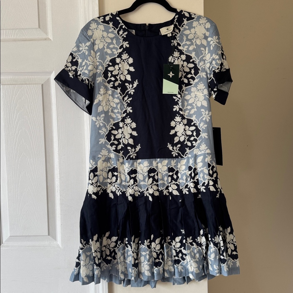 Tuckernuck Navy and Light Blue Floral Short-Sleeve Pleated Dress - Picture 4 of 9